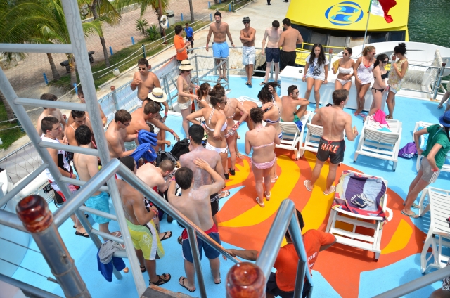  Party on the cruise 